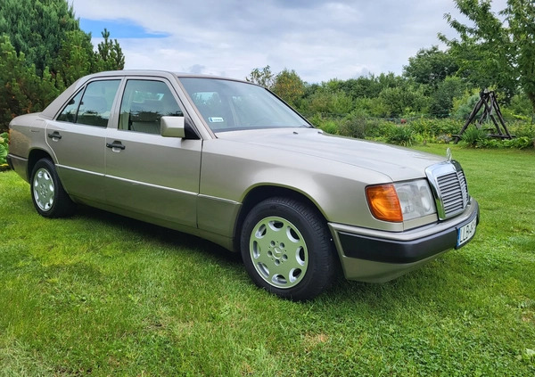 Mercedes-Benz W124 (1984-1993) cena 28000 przebieg: 424000, rok produkcji 1992 z Jastrowie małe 301